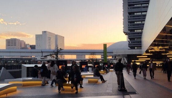 東京ガーデンシアターのバス停と反対側の景色