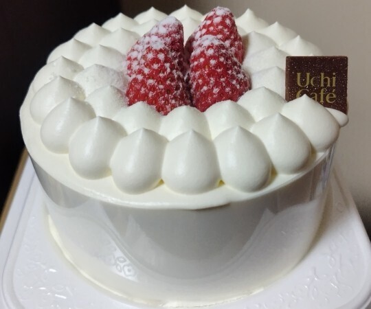 Could you find anything that looks imbalanced? UchiCafe_XmasCake